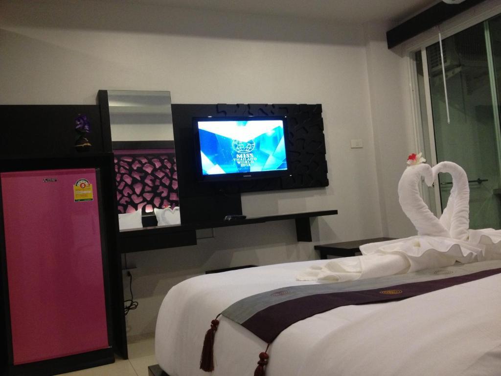 The Silk Hill 3*