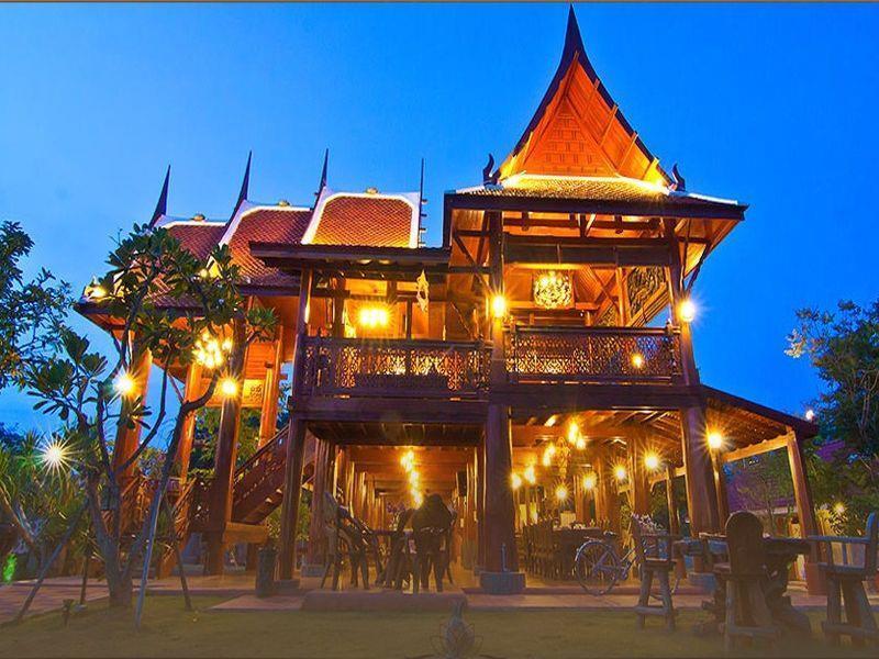 Bueng Bua Thong
