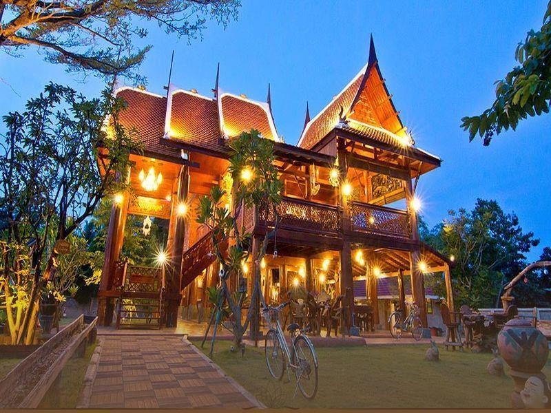 Bueng Bua Thong Ban Huai Yai