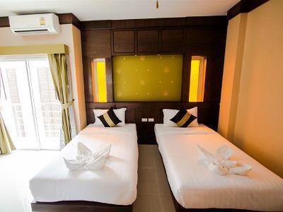 Hotel Panomporn Phuket 2*