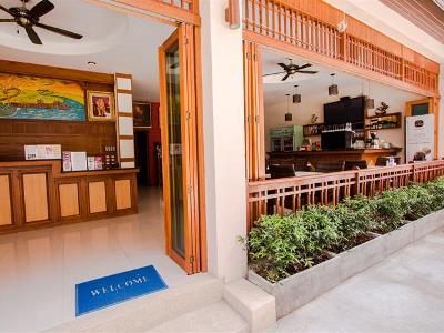 Hotel Panomporn Phuket 2*