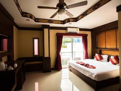 Hotel Panomporn Phuket 2*
