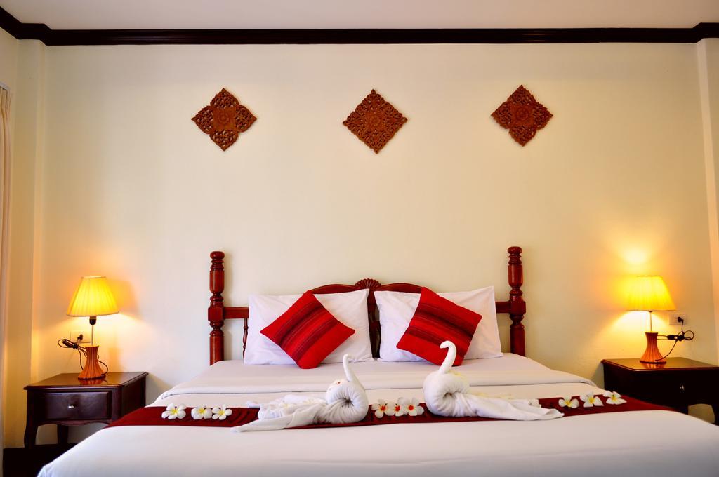 Resort Lanta Seafront 3*