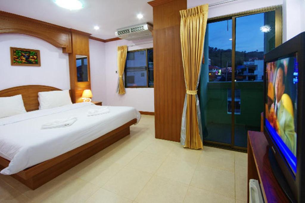 Phuket Tropical