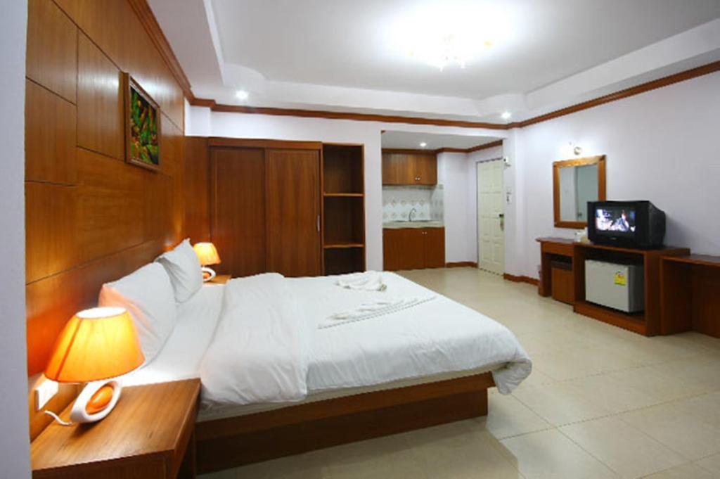 Phuket Tropical 2*