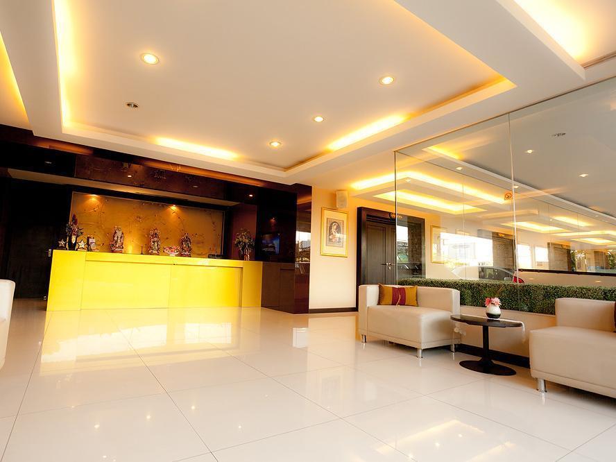 The Airport & Bangkok