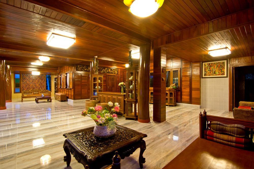 Bueng Bua Thong Ban Huai Yai