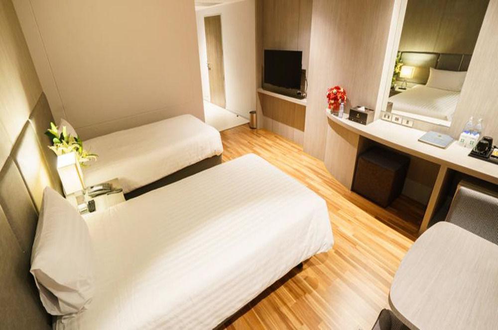 Hotel New Season