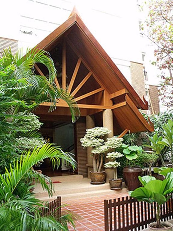 Chada Thai House Hotel