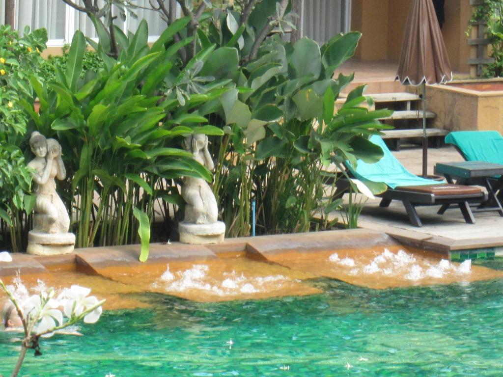 Thongbura Hotel 4*