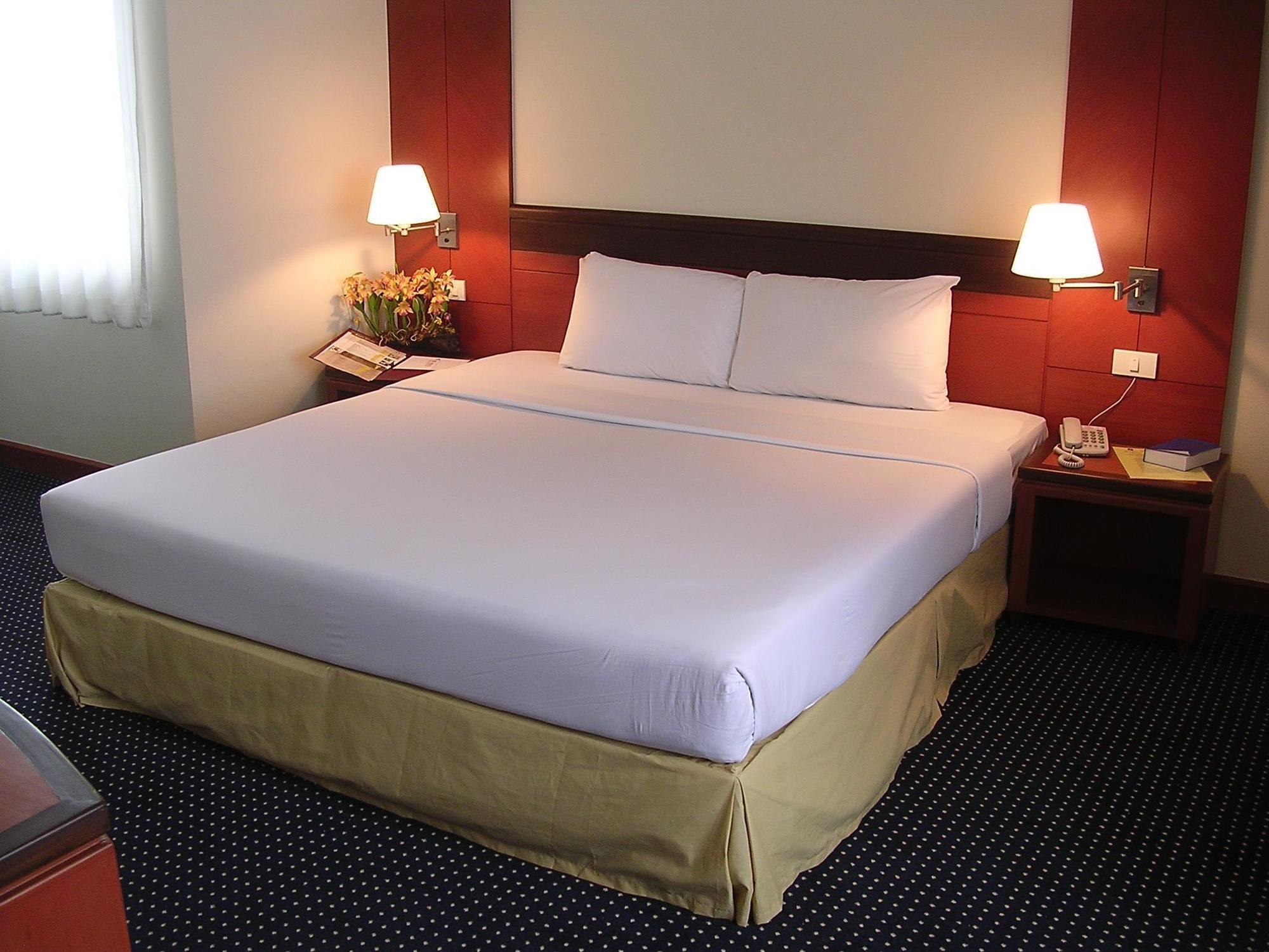 Hatyai Golden Crown Hat Yai