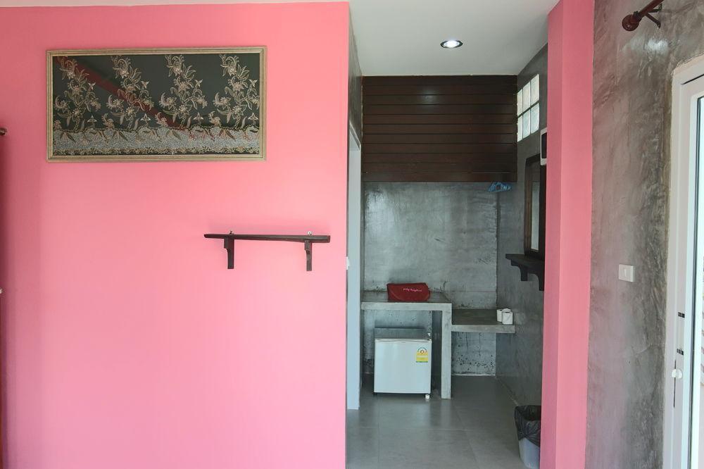 Pinky & - Sha Extra Koh Lanta