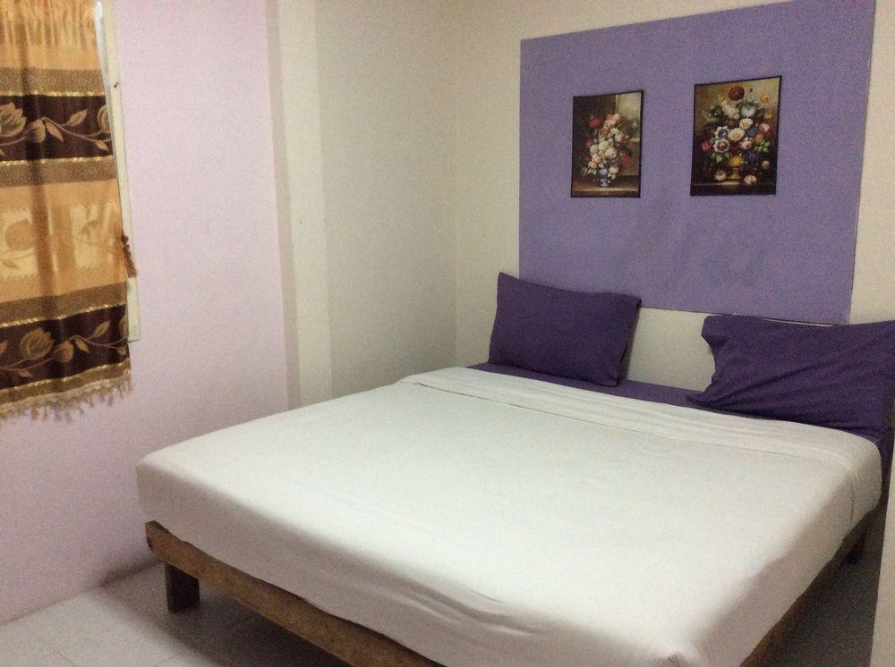 Lemon Tree Hotel 2*