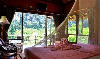 The Cliff & River Jungle 3*