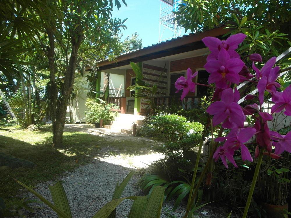 Wandee Hostel *