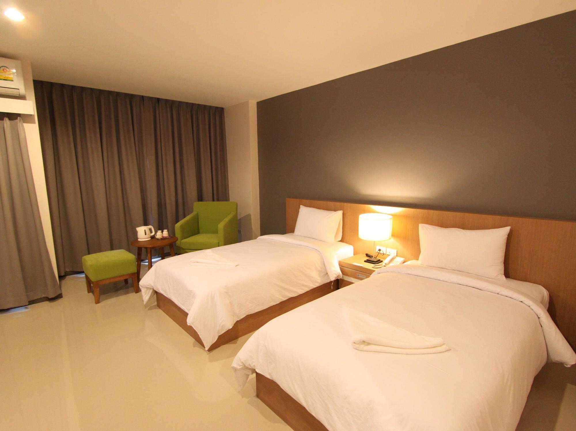 S Tara Grand Hotel Surat Thani