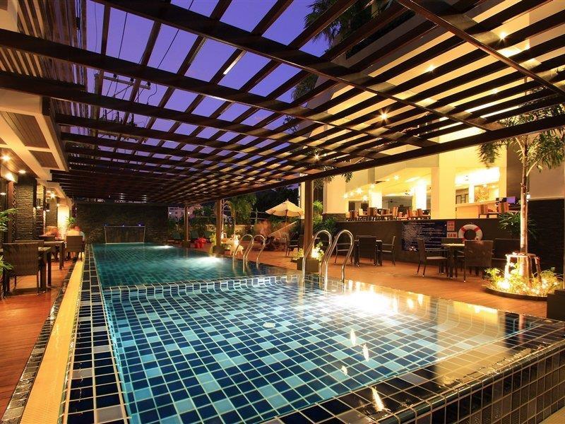 Hotel Baramee Hip Phuket