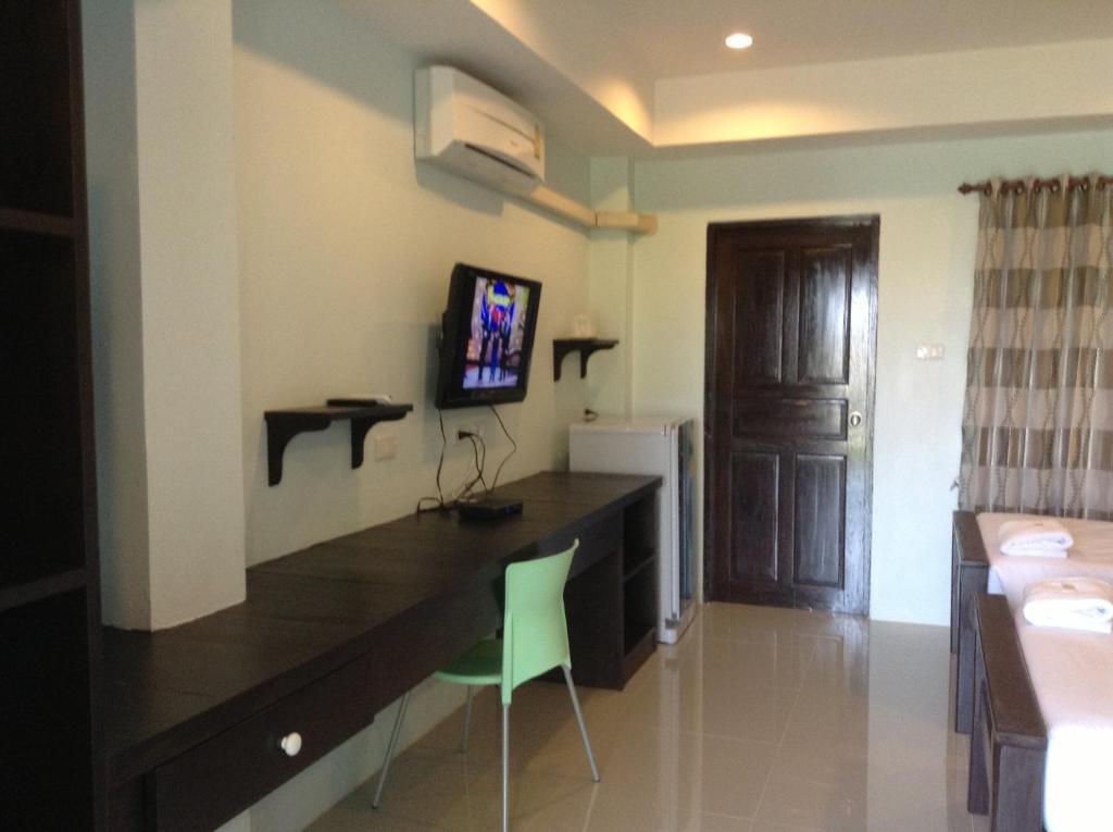 Koh Loi Hotel 2*