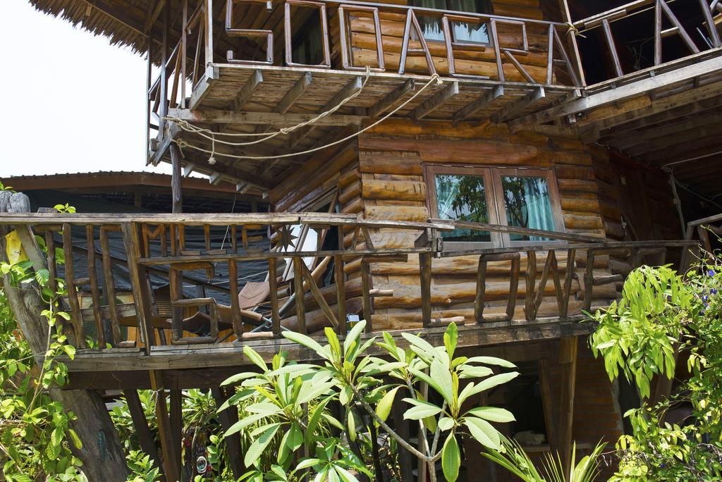 Sunflower Boathouse 2*