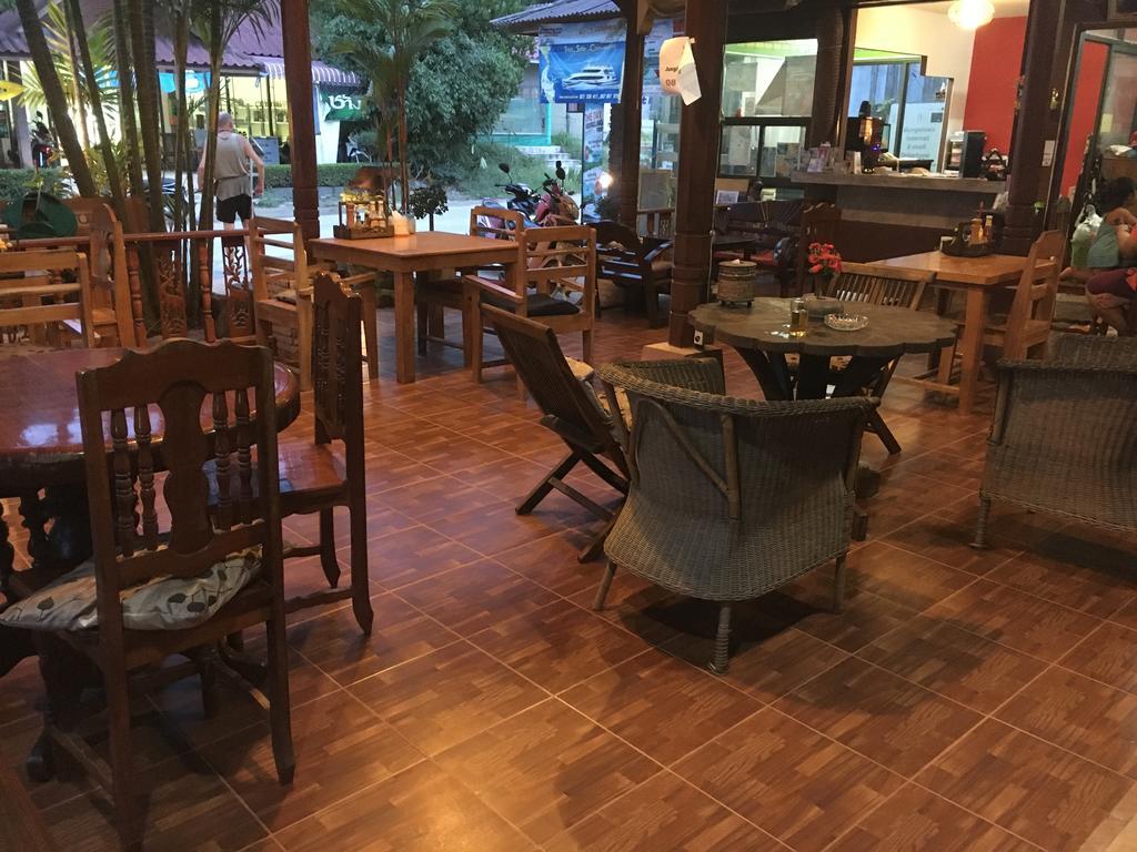 Hotel Jungle Hut & 2*