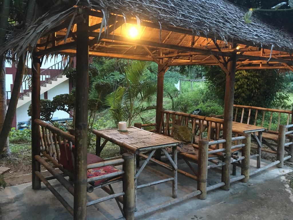 Jungle Hut & 2*