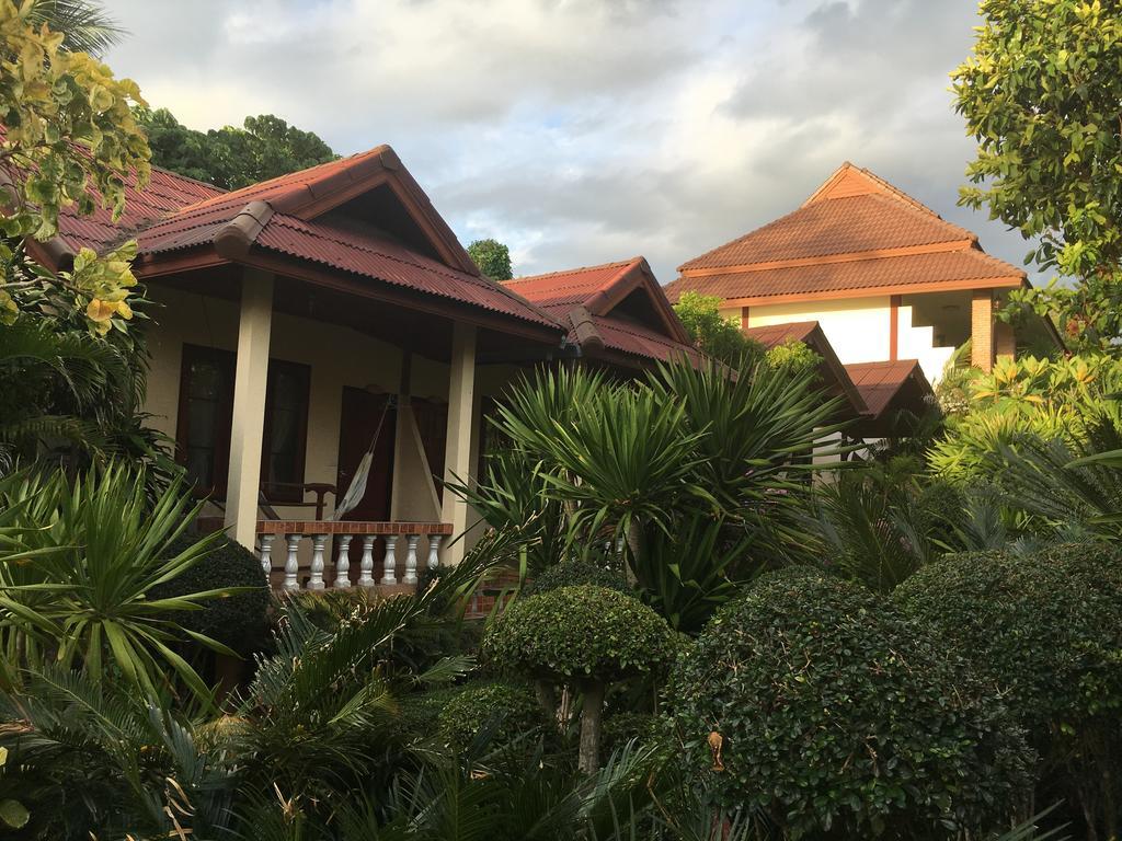 Hotel Jungle Hut & 2*