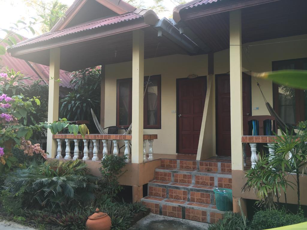 Jungle Hut & 2*