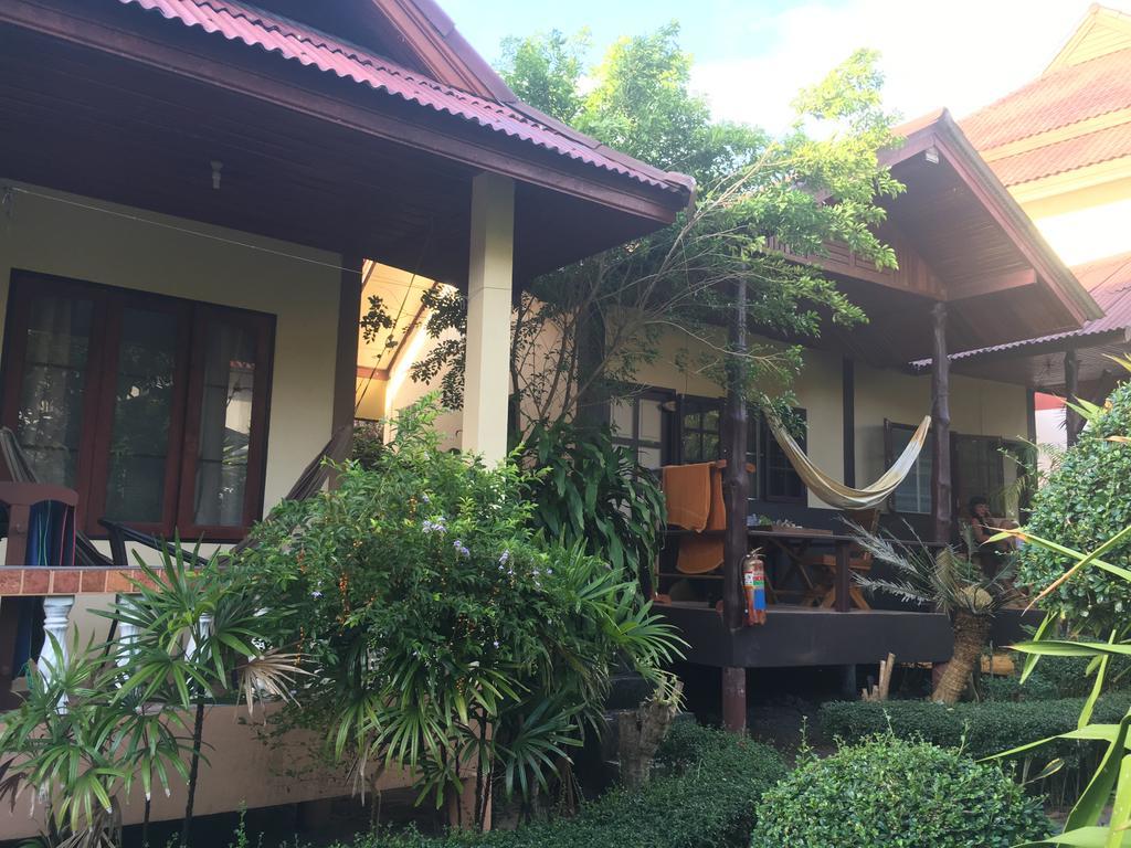 Jungle Hut & Hotel 2*