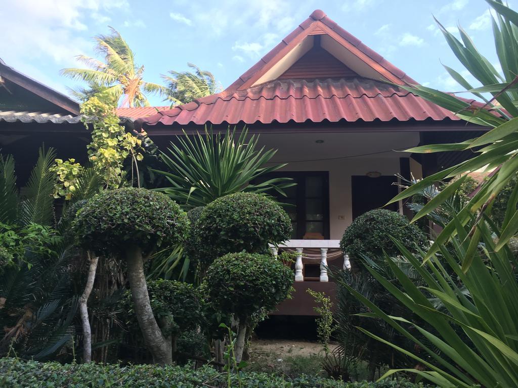 Jungle Hut & Hotel Haad Chao Phao