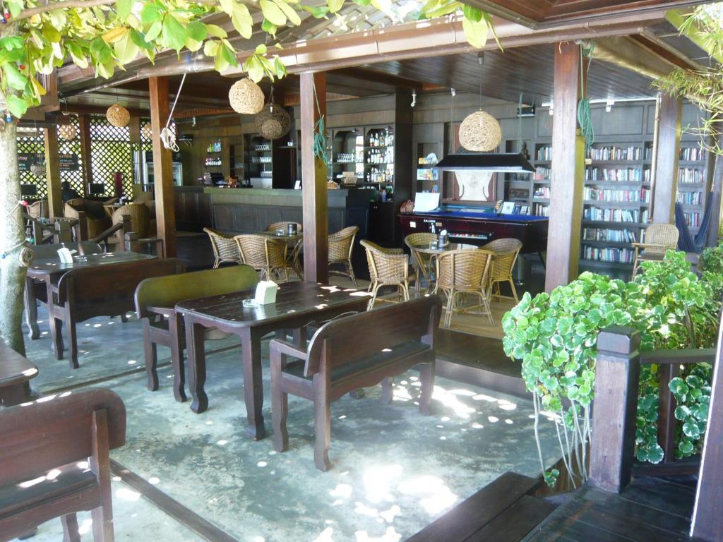 Lodge Salad Hut