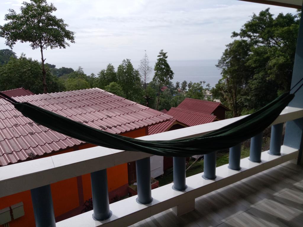 J.b.hut Resort