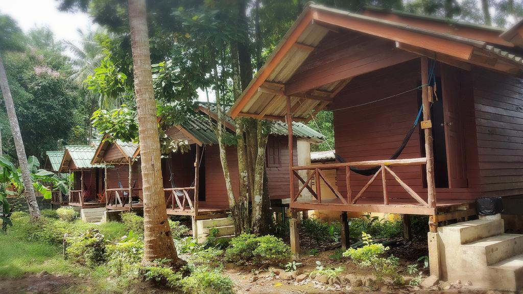 The Sunflower Bungalows Inn *