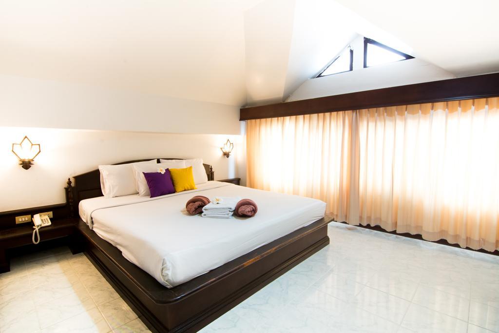 Samui First House Hotel 3*
