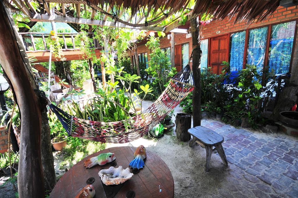 Dee Dee Beach House Guest house 2*