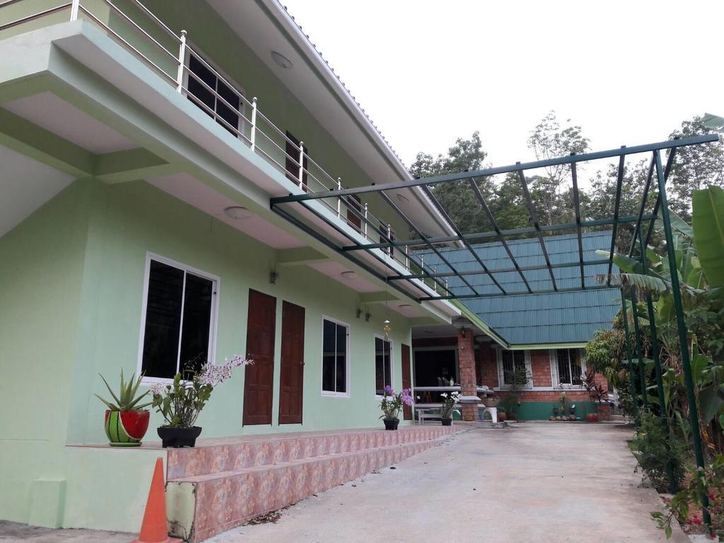 Pingpong's House Guest house *