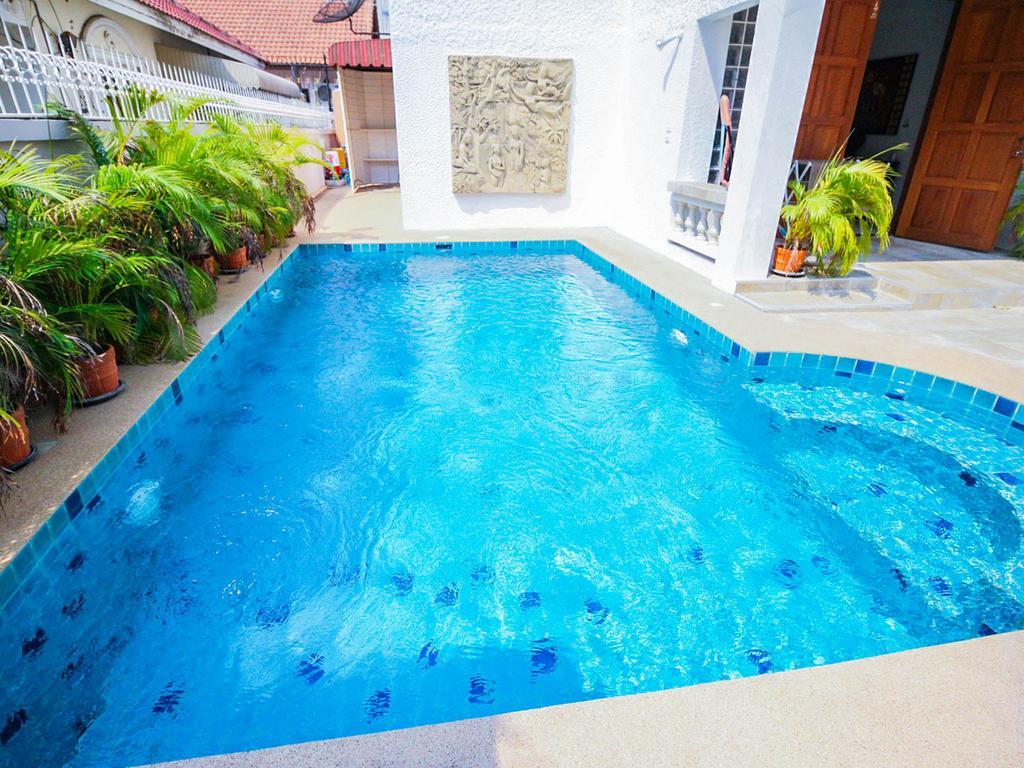Naklua Pool By Sunny *