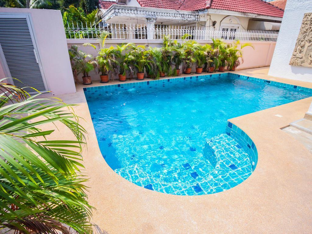 Naklua Pool By Sunny