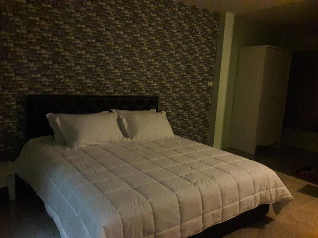 Pingpong's House Guest house *
