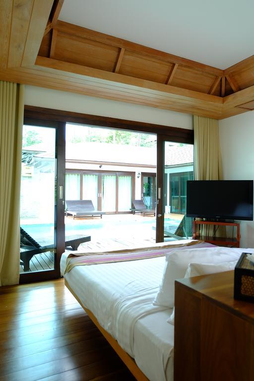 Villa Jean Pool *