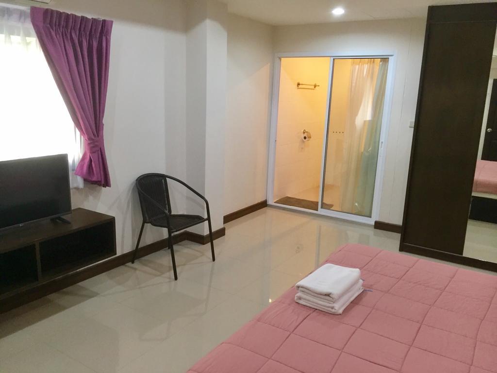 Shanghai Monna Bar Guest house *