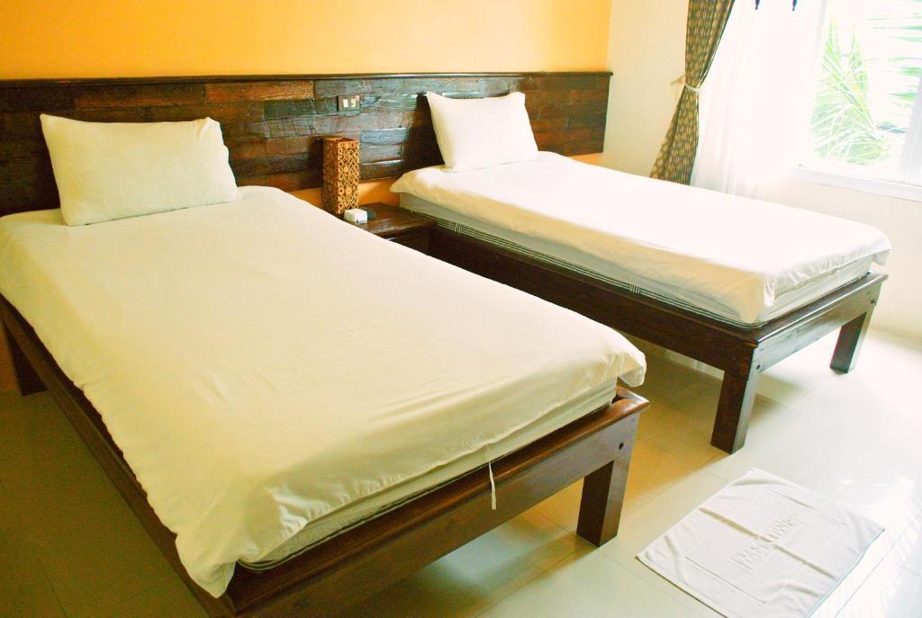 Lek Hotel