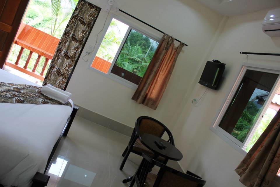 Baan Mek Lom Khao Lak