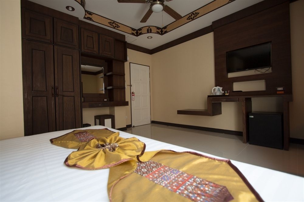Panomporn Phuket Hotel 2*