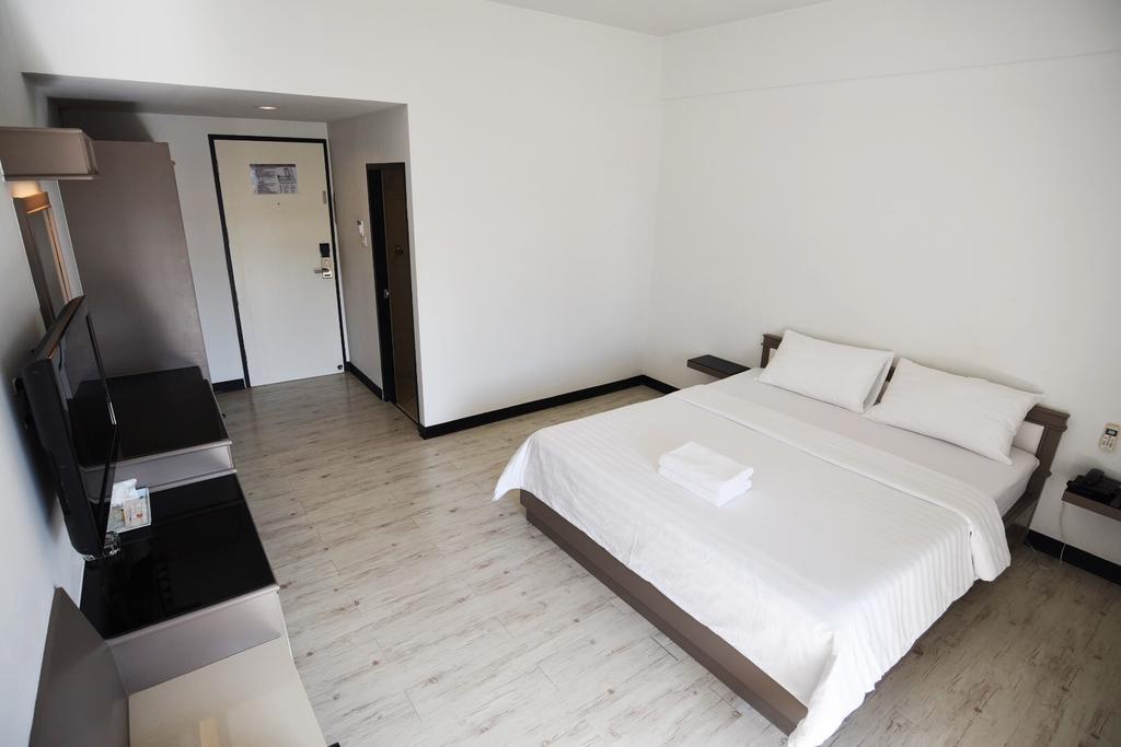 Hi Season Hotel 3*