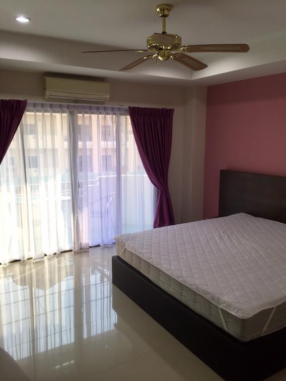 Shanghai Monna Bar Guest house *