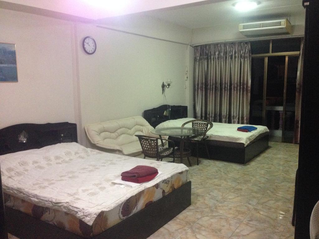 Casa de hóspedes Artem's Praia de Jomtien