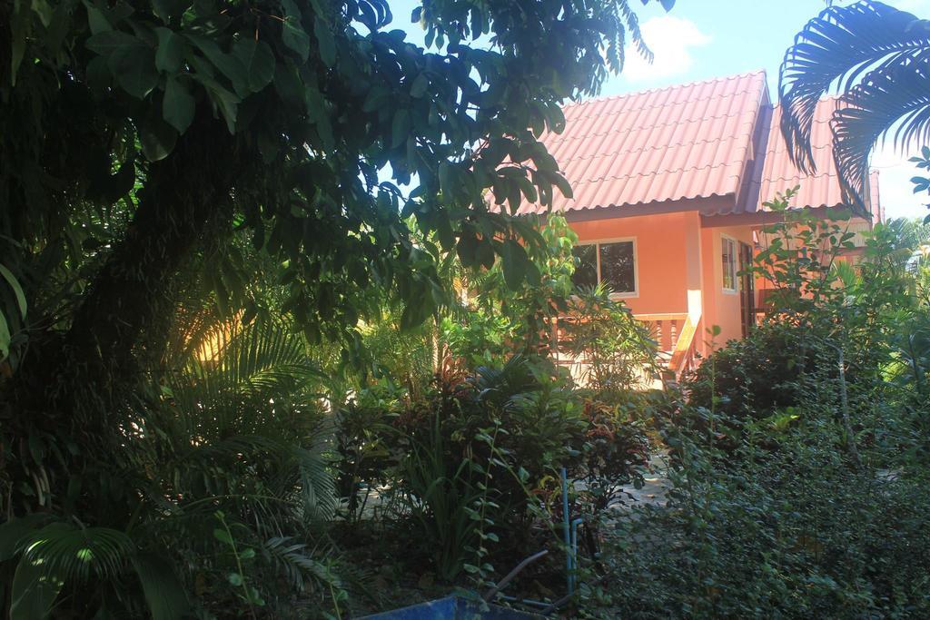 Guest house Baan Mek Lom 2*
