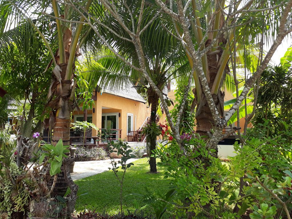 Halfmoon House * Koh Chang