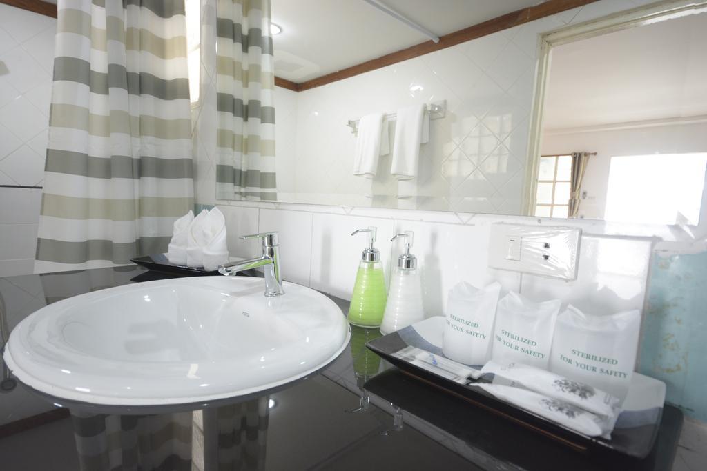 Irest Seafront Hostel *
