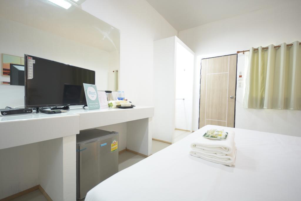 Irest Seafront Hostel *